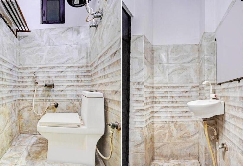 Hotel Collection O Noida Saffron