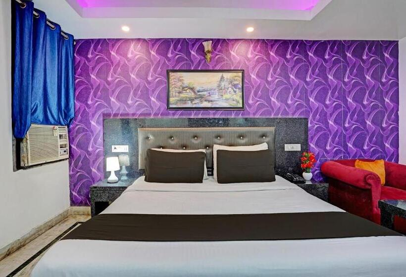 Hotel Collection O Noida Saffron