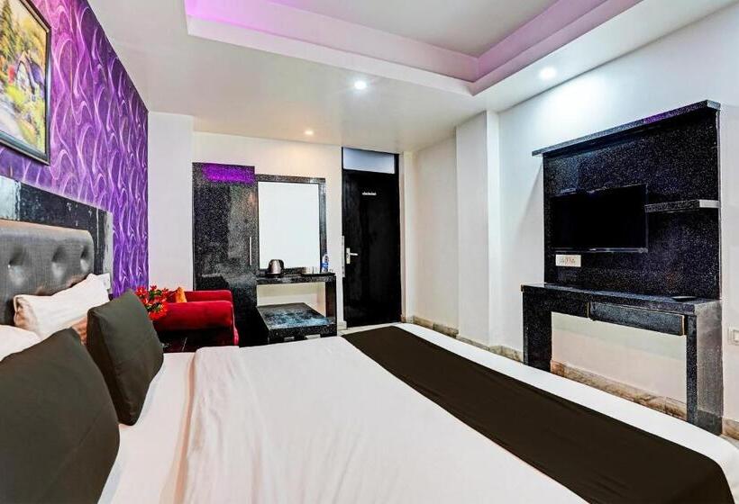 Hotel Collection O Noida Saffron