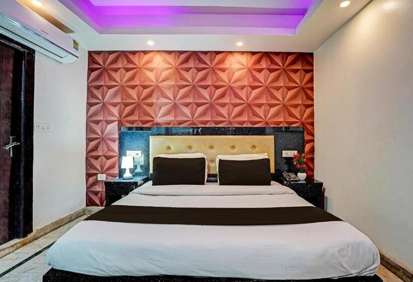 Hotel Collection O Noida Saffron