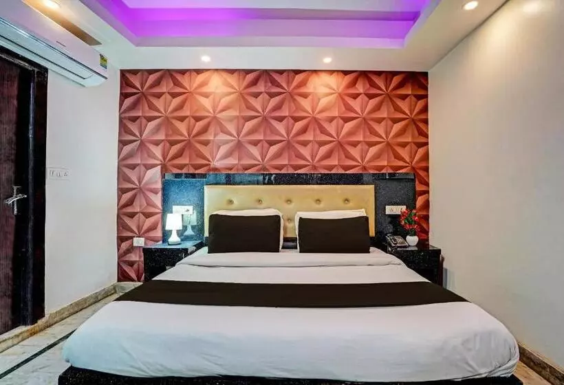هتل Collection O Noida Saffron