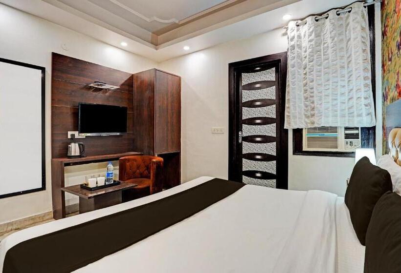 Hotel Collection O Noida Saffron
