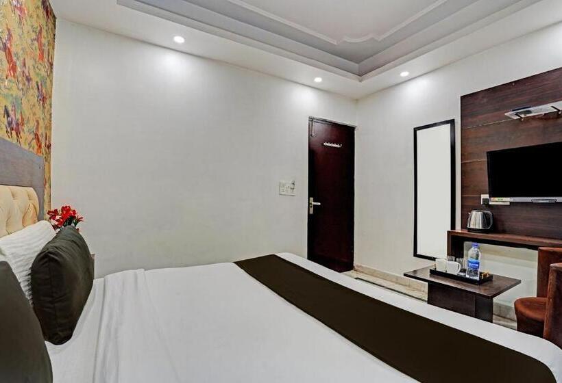 Hotel Collection O Noida Saffron