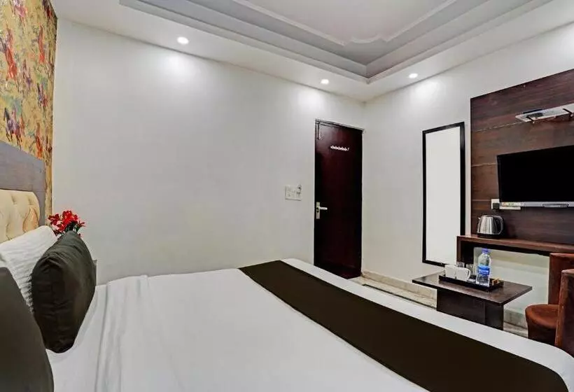 هتل Collection O Noida Saffron