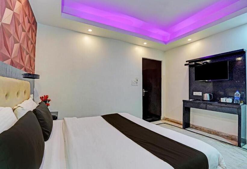 Hotel Collection O Noida Saffron