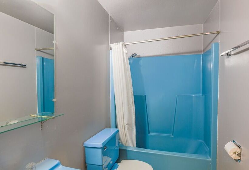 Love Hotels Tomahawk At Lake Mohawksin