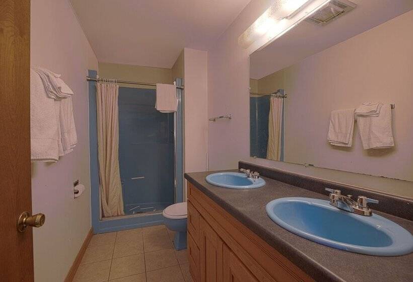 Love Hotels Tomahawk At Lake Mohawksin