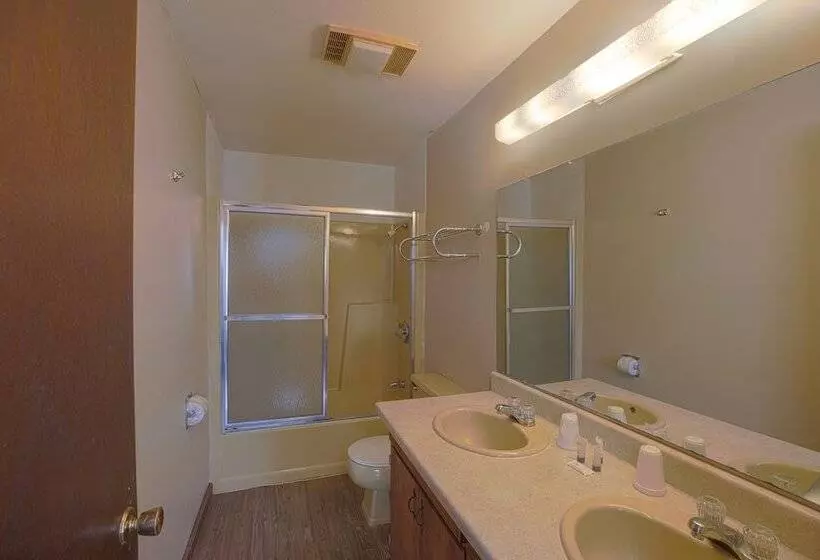 Love Hotels Tomahawk At Lake Mohawksin