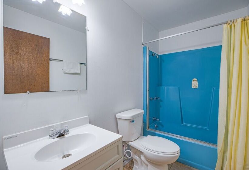 Love Hotels Tomahawk At Lake Mohawksin