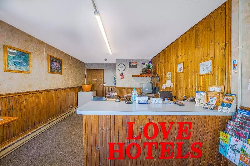 Love Hotels Tomahawk At Lake Mohawksin
