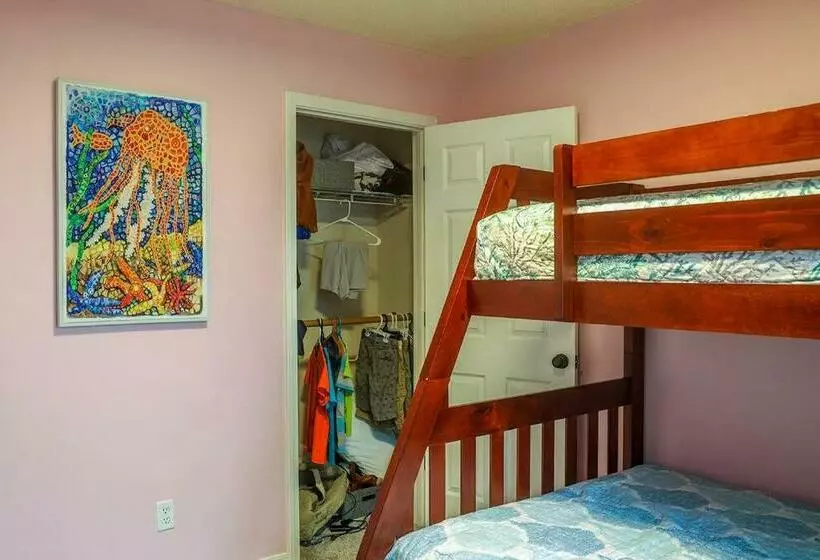 Pool House, Short Drive To Beach, Grill, Smart Tv