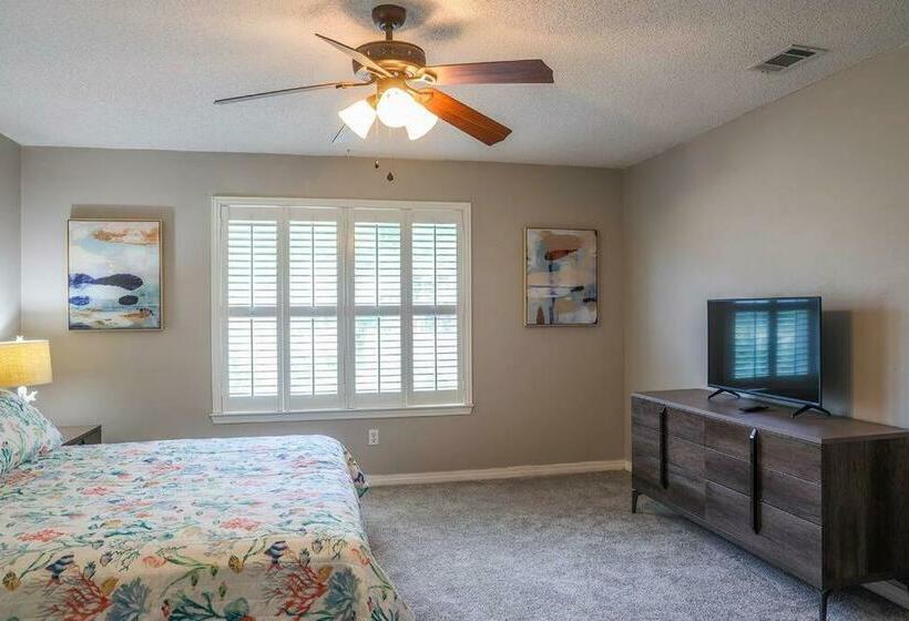 Pool House, Short Drive To Beach, Grill, Smart Tv