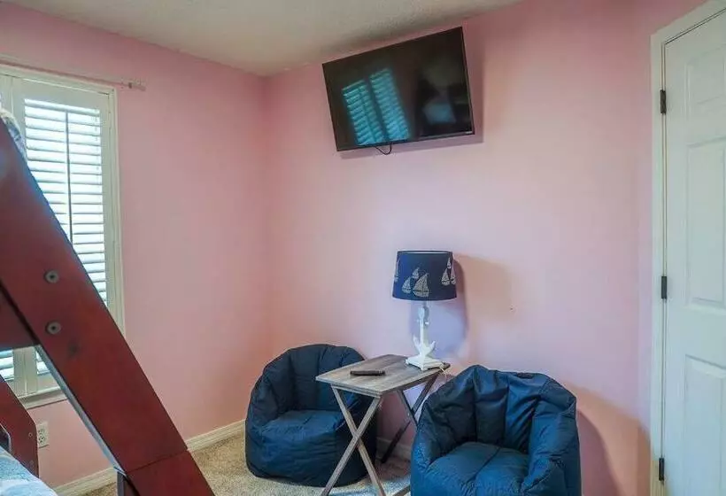 Pool House, Short Drive To Beach, Grill, Smart Tv