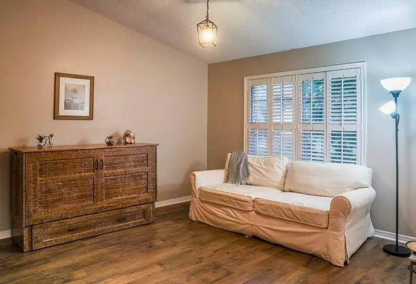 Pool House, Short Drive To Beach, Grill, Smart Tv