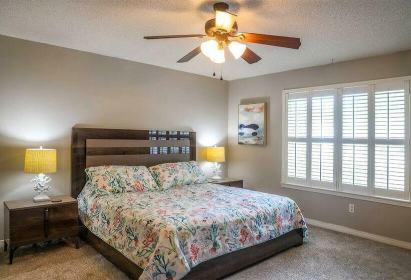 Pool House, Short Drive To Beach, Grill, Smart Tv