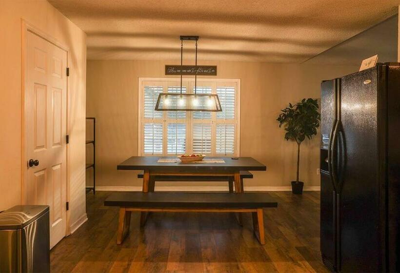 Pool House, Short Drive To Beach, Grill, Smart Tv