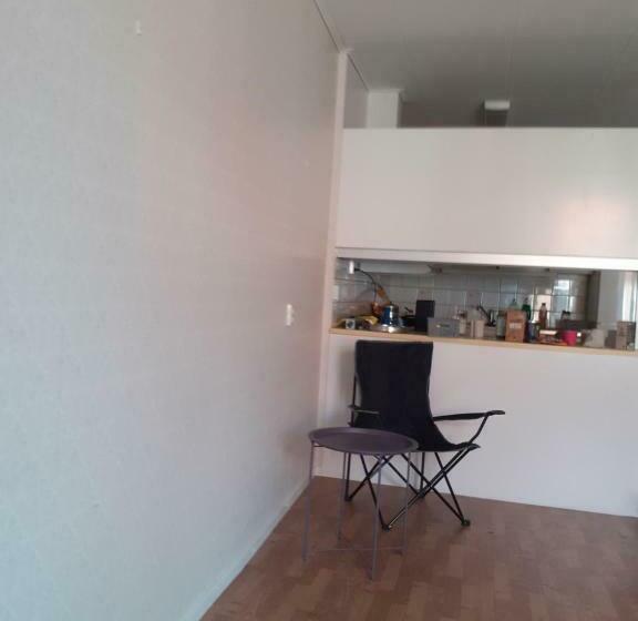 Liten Svit M Balkong Centralt I Sandviken