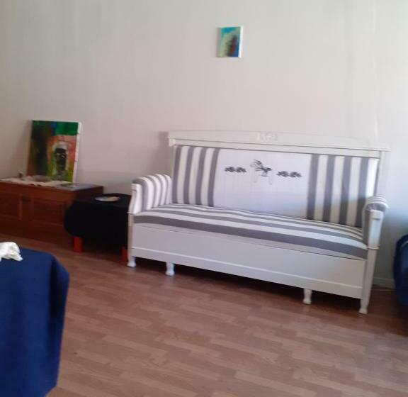 Liten Svit M Balkong Centralt I Sandviken