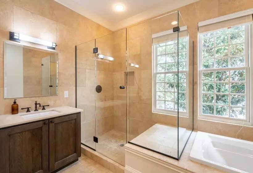 Parker By Avantstay Radiant Home W Stunning Design Close To Beach