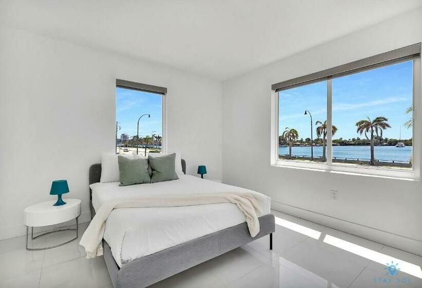 Free Parking, Bay View, Pool, Step To Beach