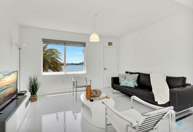 Free Parking, Bay View, Pool, Step To Beach