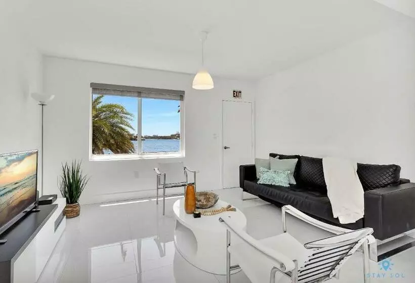 Free Parking, Bay View, Pool, Step To Beach