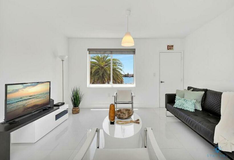 Free Parking, Bay View, Pool, Step To Beach