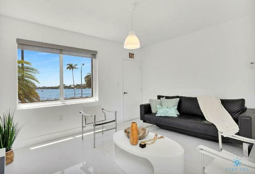 Free Parking, Bay View, Pool, Step To Beach