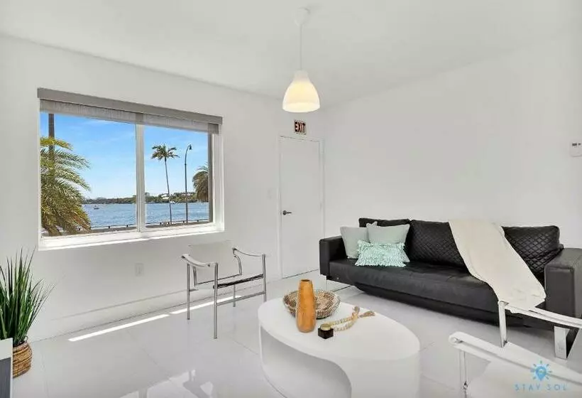 Free Parking, Bay View, Pool, Step To Beach