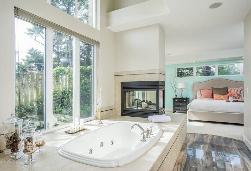 Hot Tub 1 Block To Beachtown Chefs Kitchen Villa Manzanita By Avantstay