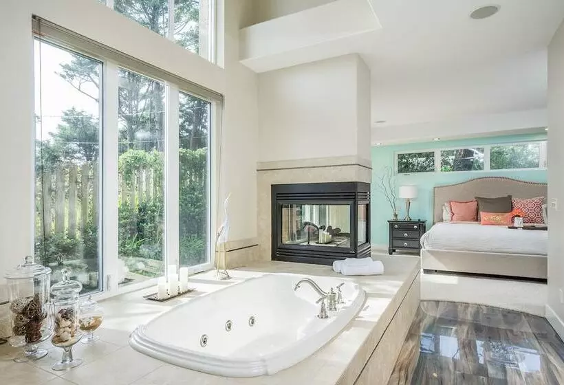 Hot Tub 1 Block To Beachtown Chefs Kitchen Villa Manzanita By Avantstay