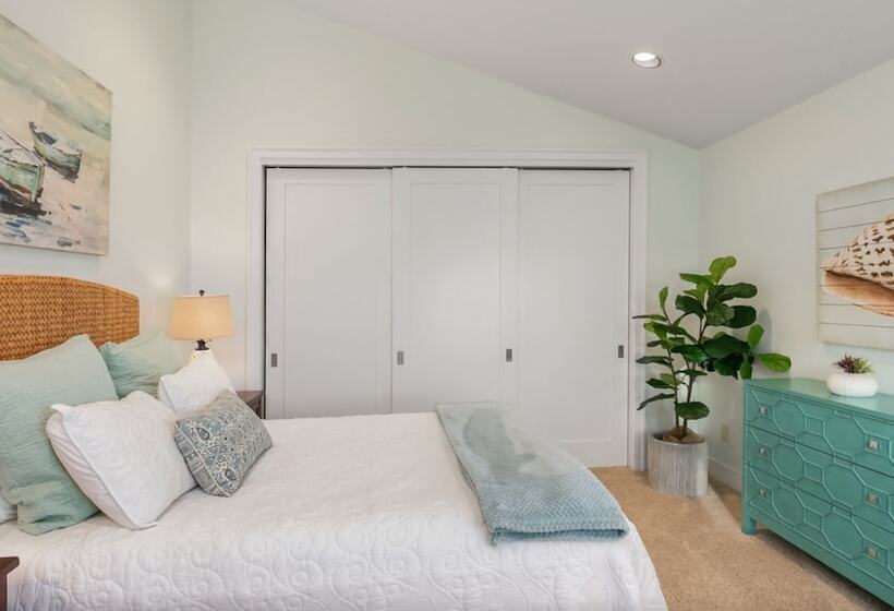 Hot Tub 1 Block To Beachtown Chefs Kitchen Villa Manzanita By Avantstay