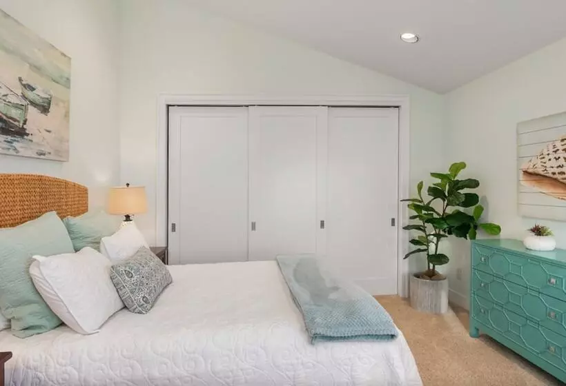 Hot Tub 1 Block To Beachtown Chefs Kitchen Villa Manzanita By Avantstay