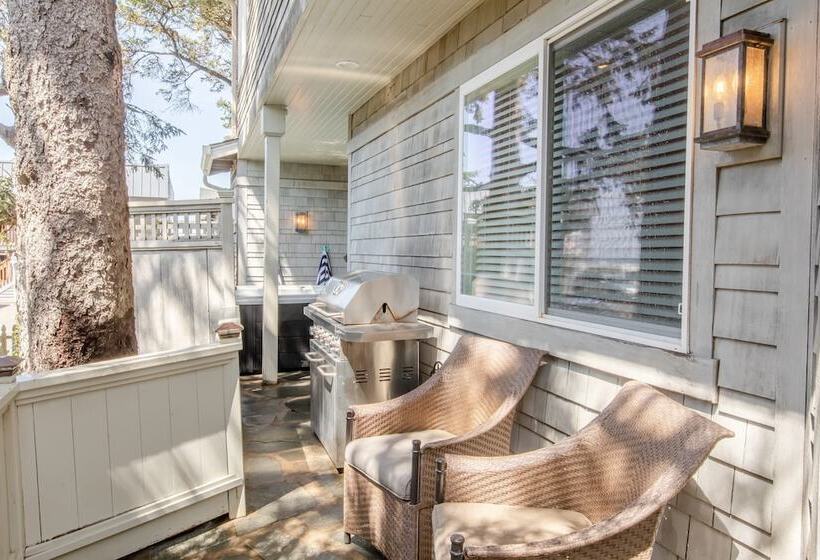 Hot Tub 1 Block To Beachtown Chefs Kitchen Villa Manzanita By Avantstay