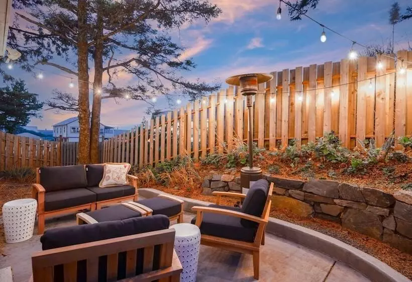 Hot Tub 1 Block To Beachtown Chefs Kitchen Villa Manzanita By Avantstay