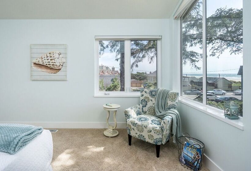 Hot Tub 1 Block To Beachtown Chefs Kitchen Villa Manzanita By Avantstay