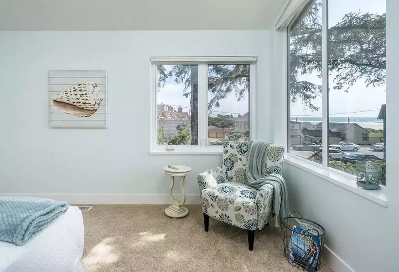 Hot Tub 1 Block To Beachtown Chefs Kitchen Villa Manzanita By Avantstay