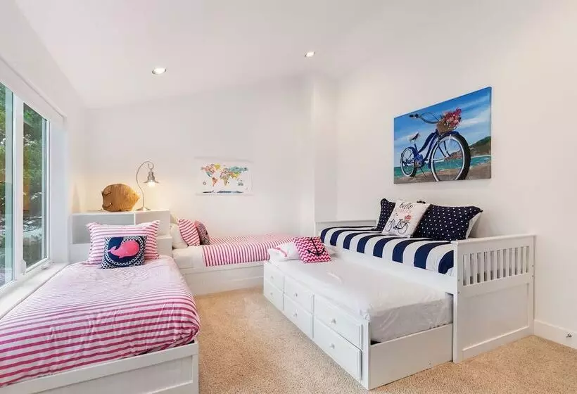 Hot Tub 1 Block To Beachtown Chefs Kitchen Villa Manzanita By Avantstay