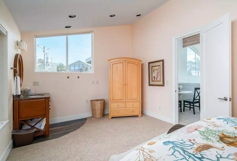 Hot Tub 1 Block To Beachtown Chefs Kitchen Villa Manzanita By Avantstay