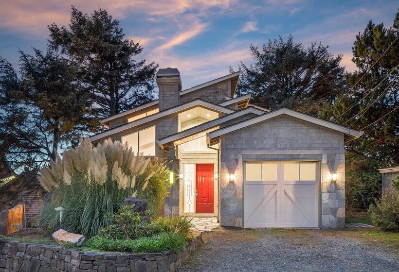 Hot Tub 1 Block To Beachtown Chefs Kitchen Villa Manzanita By Avantstay