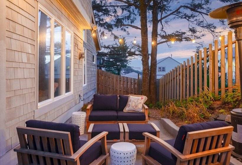 Hot Tub 1 Block To Beachtown Chefs Kitchen Villa Manzanita By Avantstay