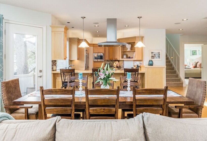 Hot Tub 1 Block To Beachtown Chefs Kitchen Villa Manzanita By Avantstay