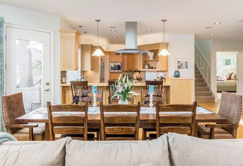 Hot Tub 1 Block To Beachtown Chefs Kitchen Villa Manzanita By Avantstay