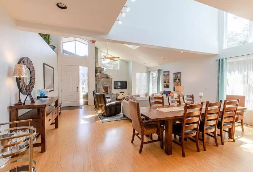 Hot Tub 1 Block To Beachtown Chefs Kitchen Villa Manzanita By Avantstay