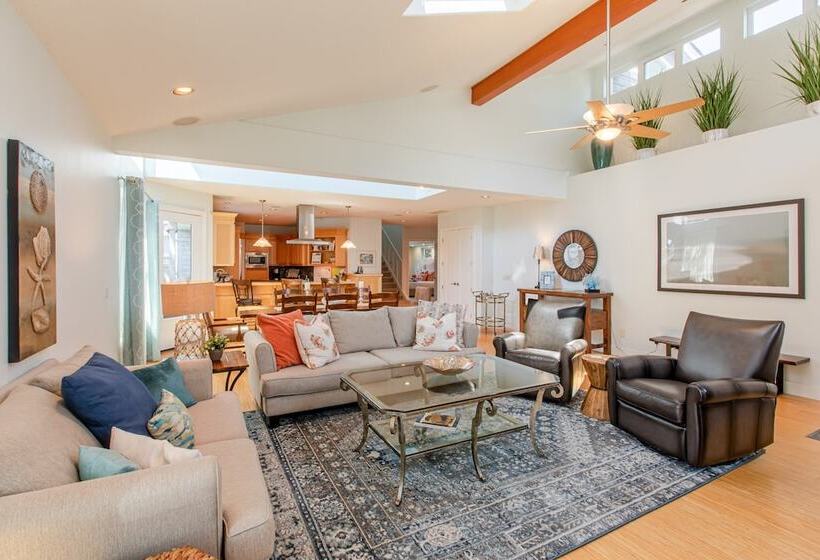 Hot Tub 1 Block To Beachtown Chefs Kitchen Villa Manzanita By Avantstay