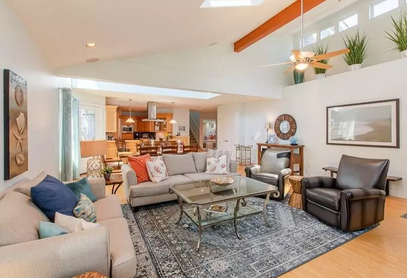 Hot Tub 1 Block To Beachtown Chefs Kitchen Villa Manzanita By Avantstay