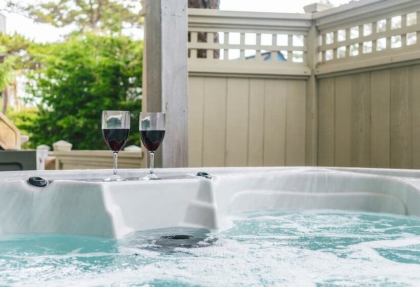 Hot Tub 1 Block To Beachtown Chefs Kitchen Villa Manzanita By Avantstay