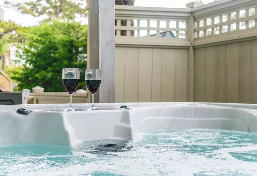 Hot Tub 1 Block To Beachtown Chefs Kitchen Villa Manzanita By Avantstay