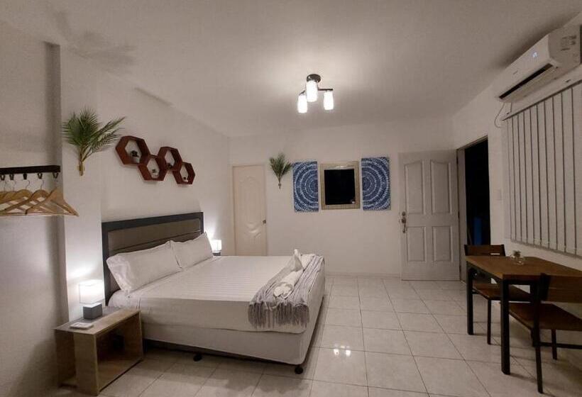 Hotel Bonsai Jacuzzi Suites