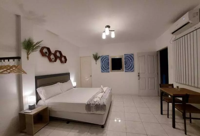 Hotelli Bonsai Jacuzzi Suites